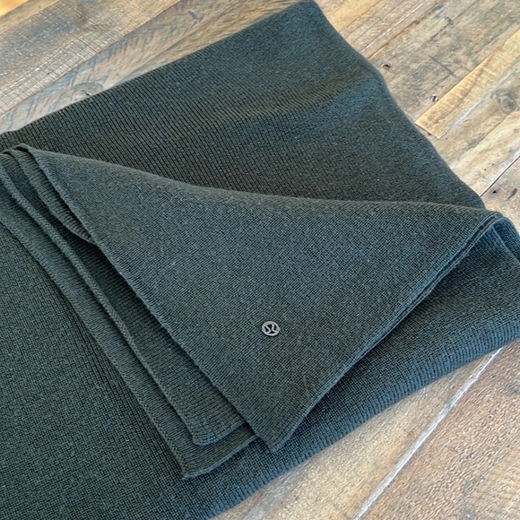 Lululemon Divinity Poncho - Picture 5 of 6